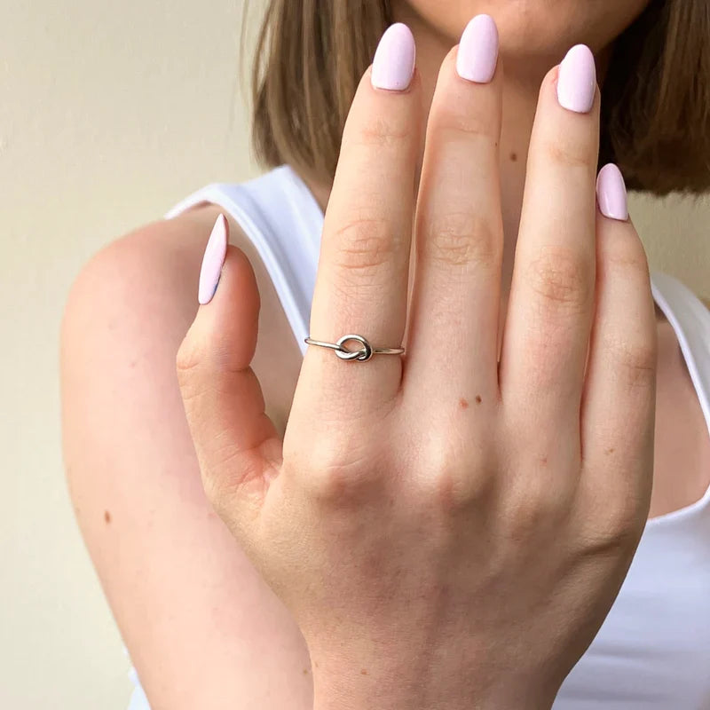 Simple Knot Ring